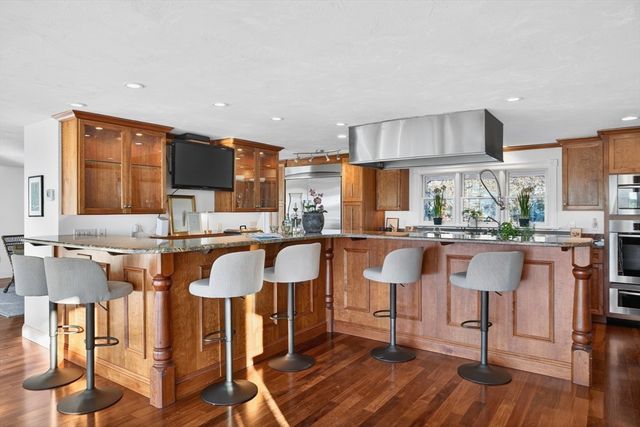 15 Seconsett Point Rd, Mashpee, MA 02649