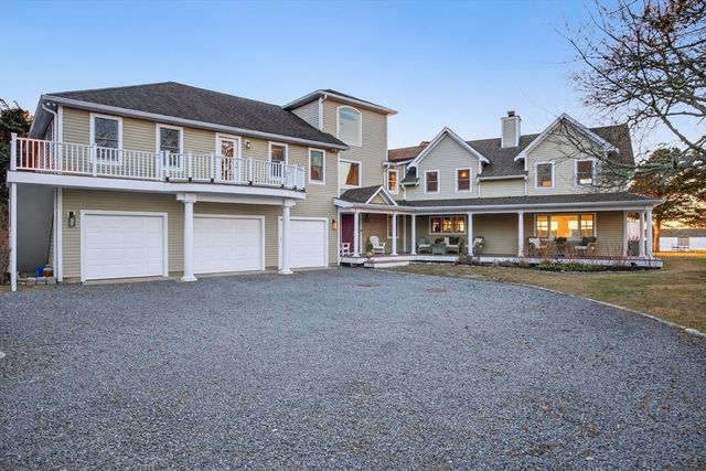 15 Seconsett Point Rd, Mashpee, MA 02649