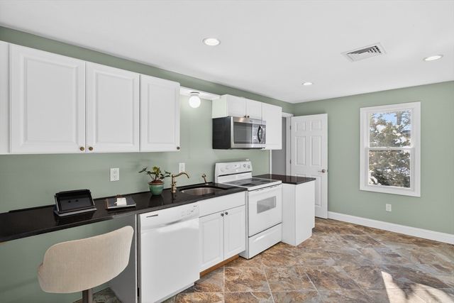 15 Seconsett Point Rd, Mashpee, MA 02649