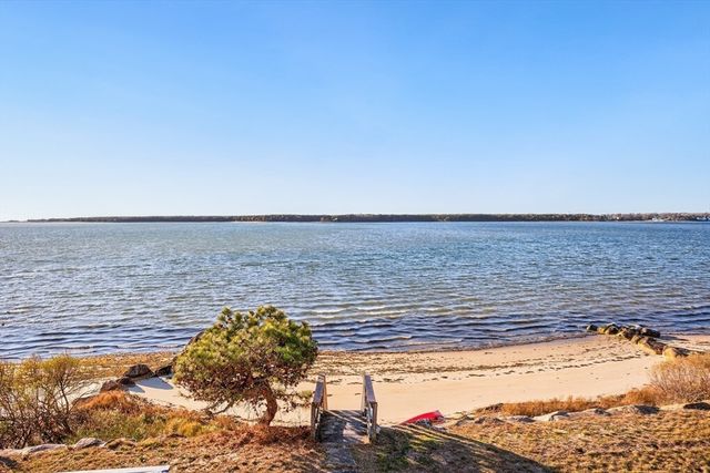 15 Seconsett Point Rd, Mashpee, MA 02649