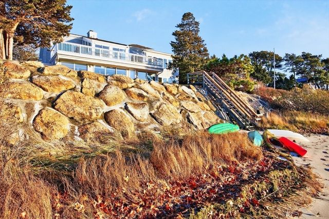 15 Seconsett Point Rd, Mashpee, MA 02649