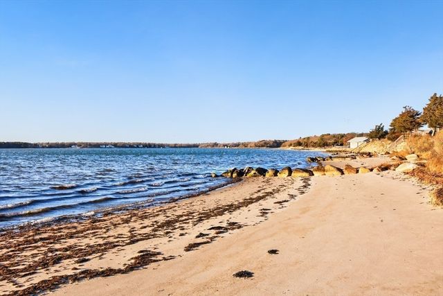 15 Seconsett Point Rd, Mashpee, MA 02649