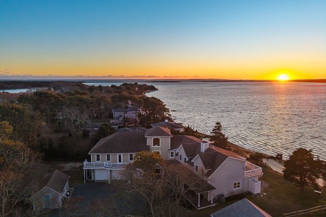 15 Seconsett Point Rd, Mashpee, MA 02649