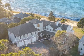 15 Seconsett Point Rd, Mashpee, MA 02649