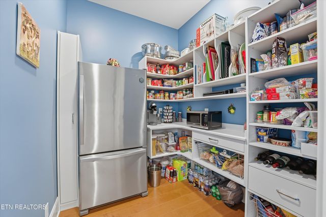 303 E Shore Drive, Rockwood, TN 37854