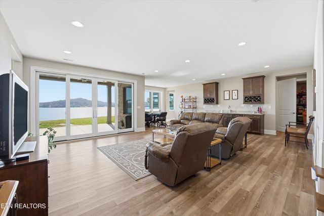 303 E Shore Drive, Rockwood, TN 37854