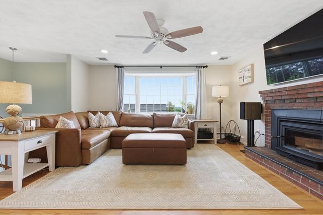 66 Phillips Cir, Waltham, MA 02452