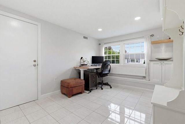 66 Phillips Cir, Waltham, MA 02452