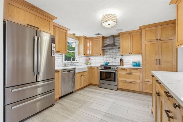 66 Phillips Cir, Waltham, MA 02452