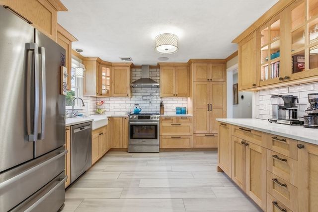 66 Phillips Cir, Waltham, MA 02452