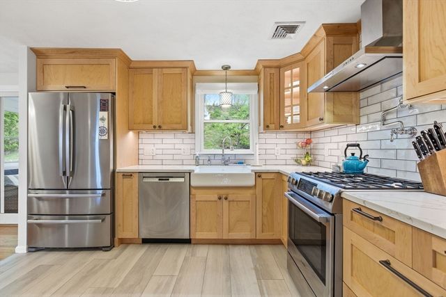 66 Phillips Cir, Waltham, MA 02452