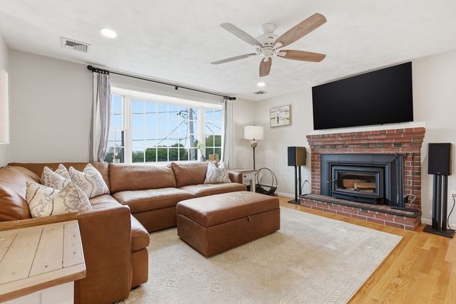66 Phillips Cir, Waltham, MA 02452