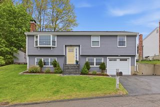 66 Phillips Cir, Waltham, MA 02452