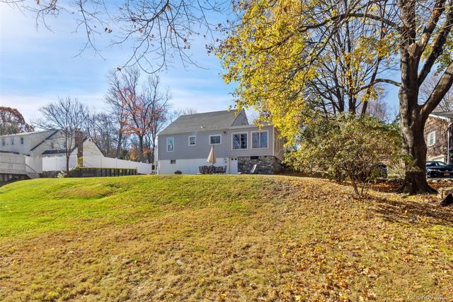 16 Hillside Terrace, Mahopac, NY 10541