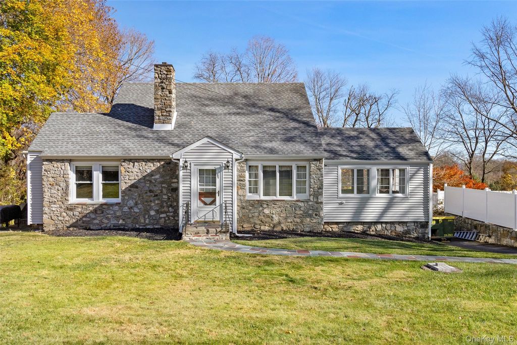 16 Hillside Terrace, Mahopac, NY 10541