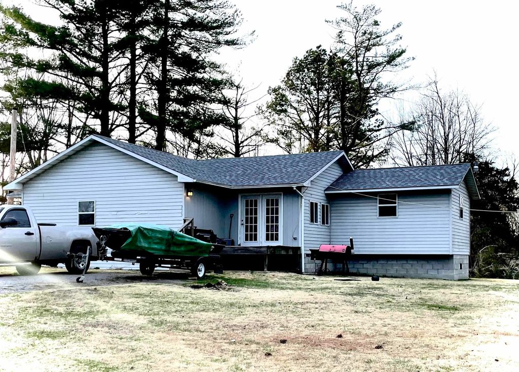 225 ARROWHEAD Drive, Goreville, IL 62939