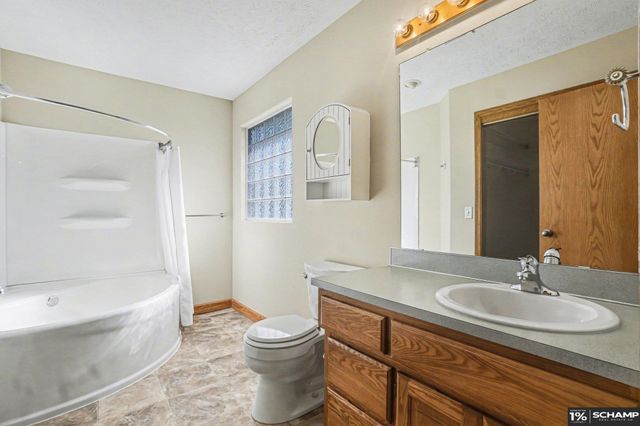 11809 S 53 Avenue, Papillion, NE 68133