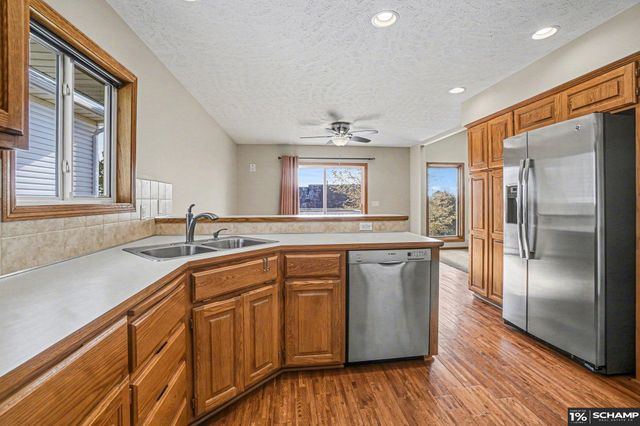 11809 S 53 Avenue, Papillion, NE 68133