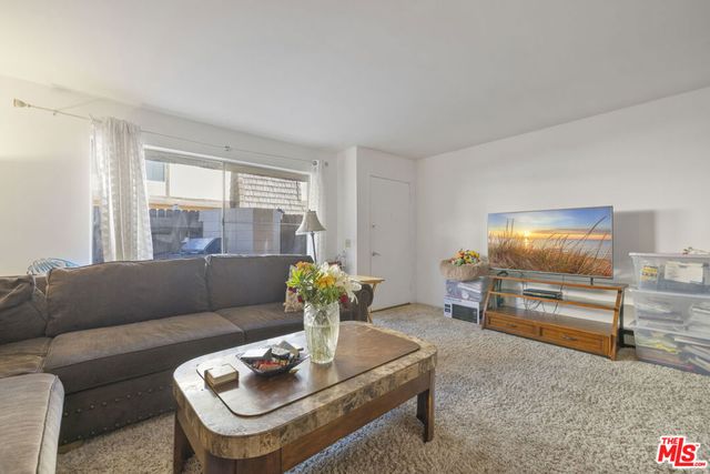 5461 Newcastle Avenue 6, Encino, CA 91316