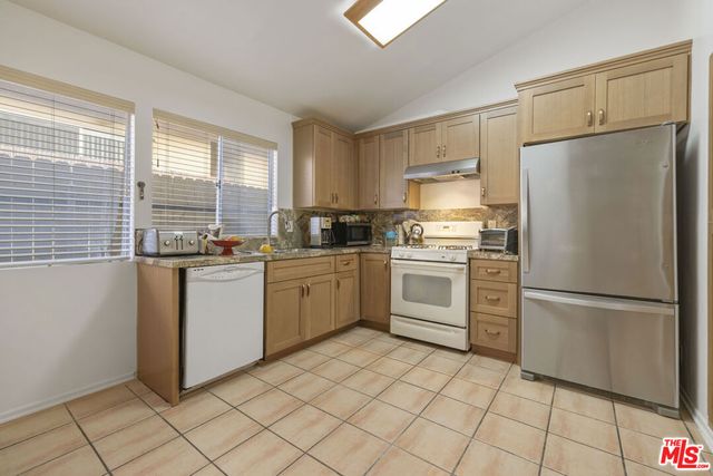 5461 Newcastle Avenue 6, Encino, CA 91316