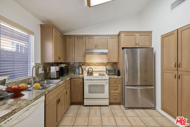 5461 Newcastle Avenue 6, Encino, CA 91316