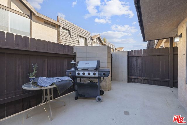 5461 Newcastle Avenue 6, Encino, CA 91316