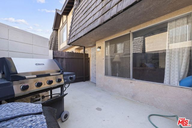 5461 Newcastle Avenue 6, Encino, CA 91316