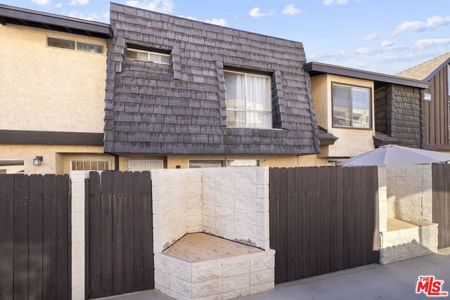 5461 Newcastle Avenue 6, Encino, CA 91316