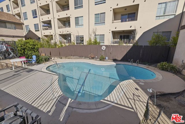 5461 Newcastle Avenue 6, Encino, CA 91316