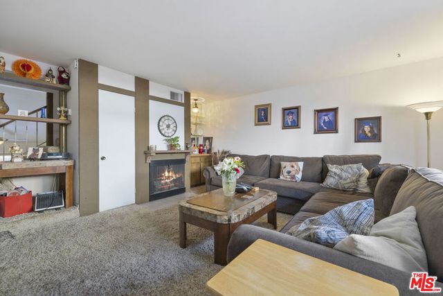 5461 Newcastle Avenue 6, Encino, CA 91316