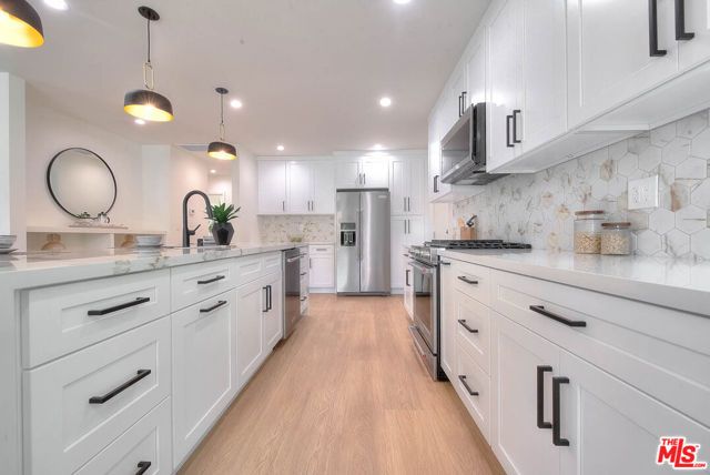 2529 W 73rd Street, Los Angeles, CA 90043