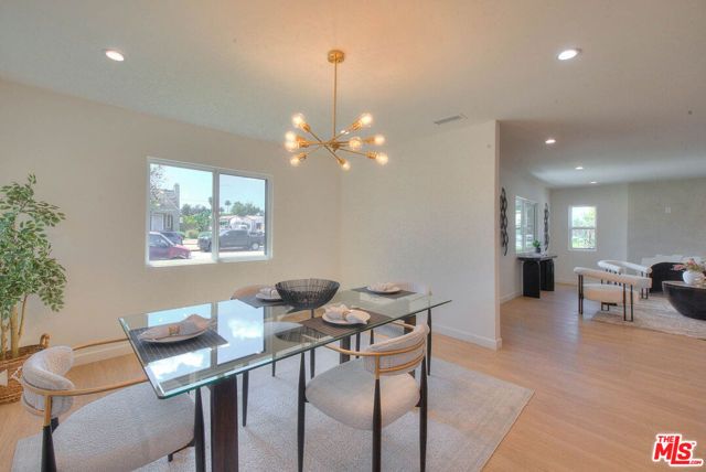 2529 W 73rd Street, Los Angeles, CA 90043