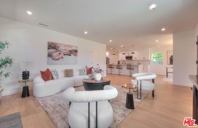 2529 W 73rd Street, Los Angeles, CA 90043