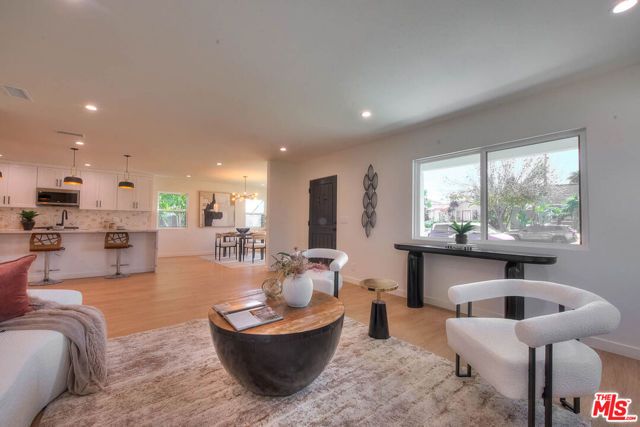 2529 W 73rd Street, Los Angeles, CA 90043