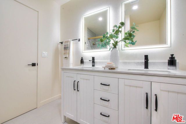 2529 W 73rd Street, Los Angeles, CA 90043