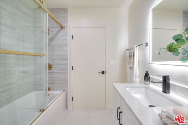 2529 W 73rd Street, Los Angeles, CA 90043