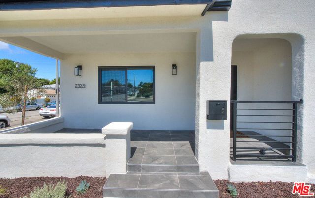 2529 W 73rd Street, Los Angeles, CA 90043