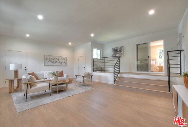 2529 W 73rd Street, Los Angeles, CA 90043