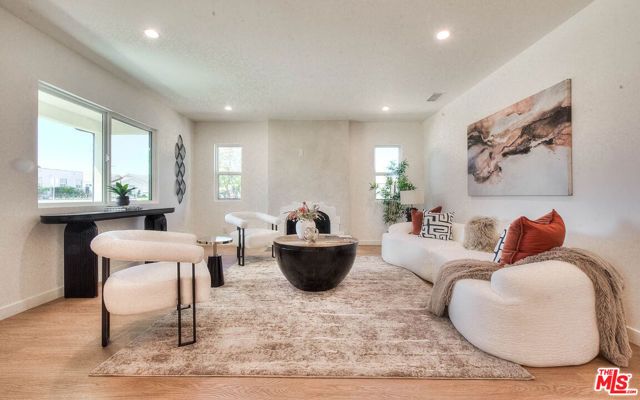 2529 W 73rd Street, Los Angeles, CA 90043