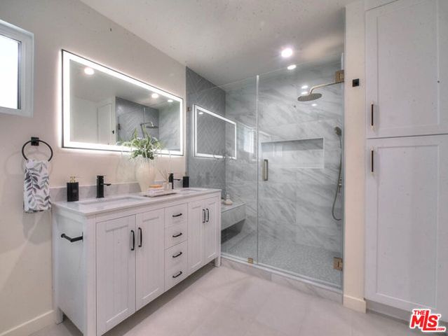 2529 W 73rd Street, Los Angeles, CA 90043