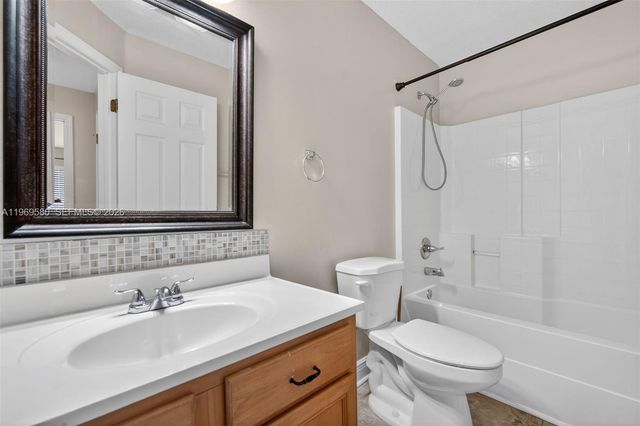 6762 NW Daffodil Ln, Port St. Lucie, FL 34983