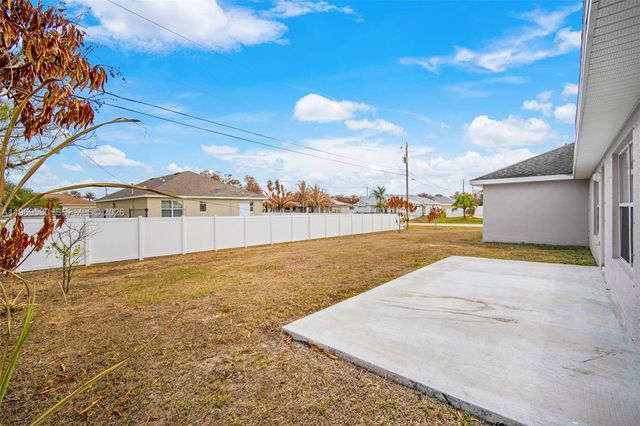 6762 NW Daffodil Ln, Port St. Lucie, FL 34983