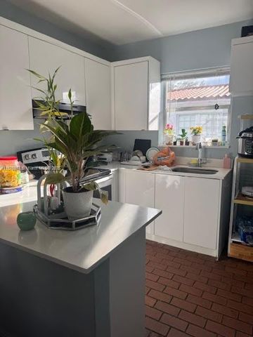 1258 Marseille Dr 4, Miami Beach, FL 33141