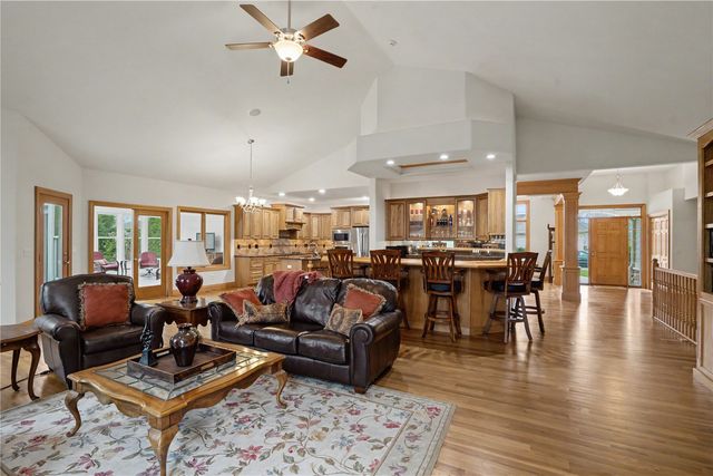 3241 Cedar River Court NE, Cedar Rapids, IA 52411