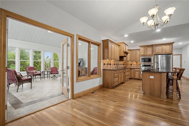 3241 Cedar River Court NE, Cedar Rapids, IA 52411