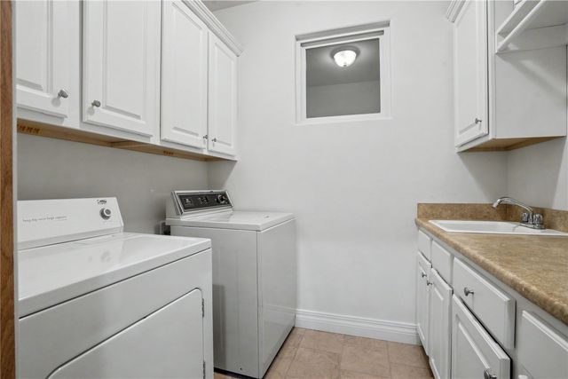 3241 Cedar River Court NE, Cedar Rapids, IA 52411