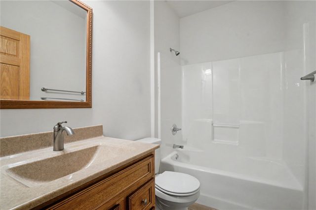 3241 Cedar River Court NE, Cedar Rapids, IA 52411