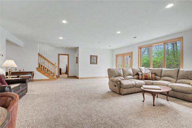 3241 Cedar River Court NE, Cedar Rapids, IA 52411