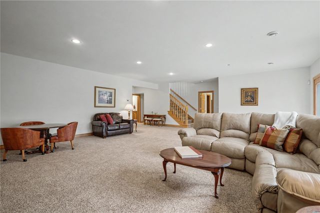 3241 Cedar River Court NE, Cedar Rapids, IA 52411