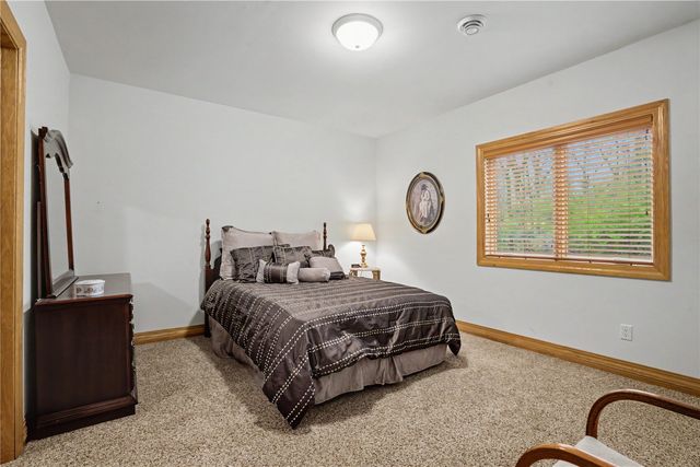 3241 Cedar River Court NE, Cedar Rapids, IA 52411